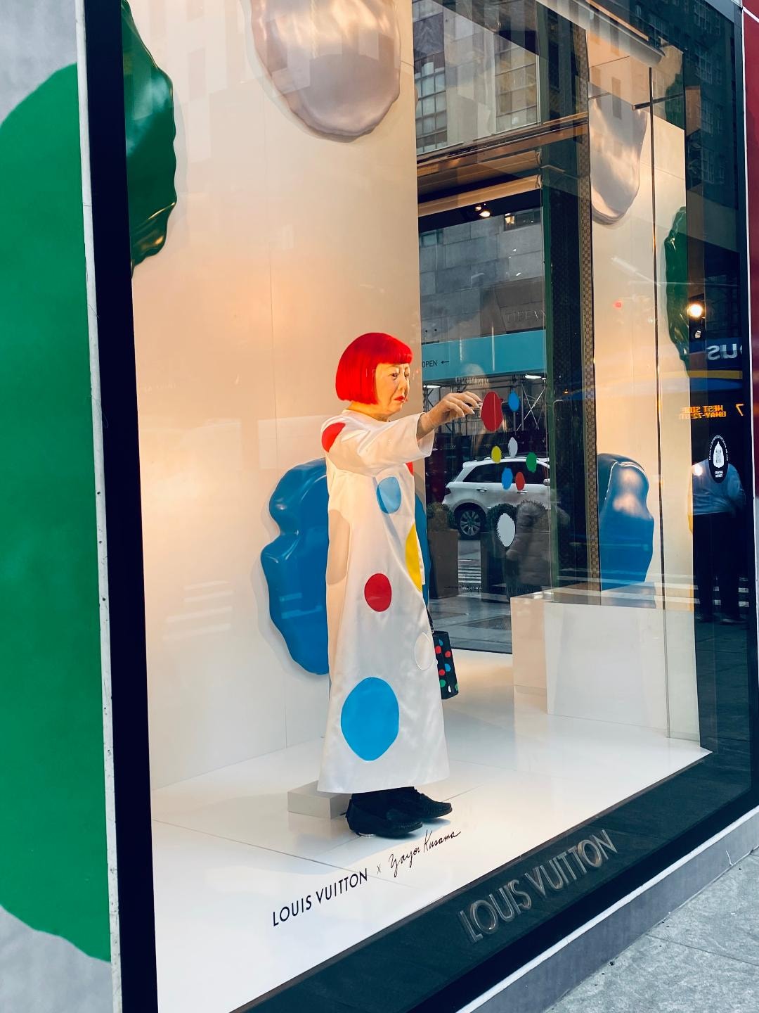 Art in Motion — Yayoi Kusama robotic painter at Louis Vuitton window